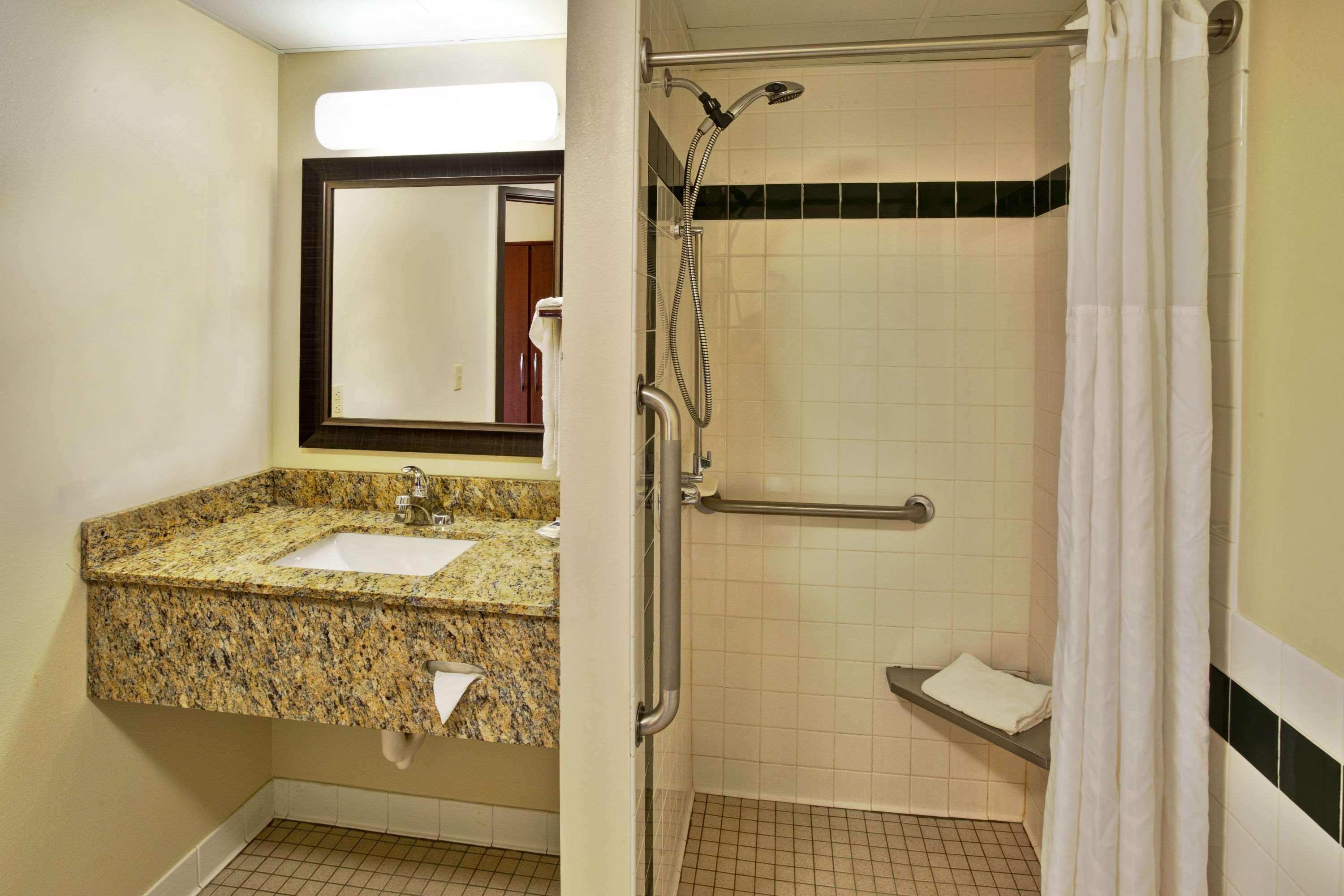 AmericInn by Wyndham Baudette Exterior foto